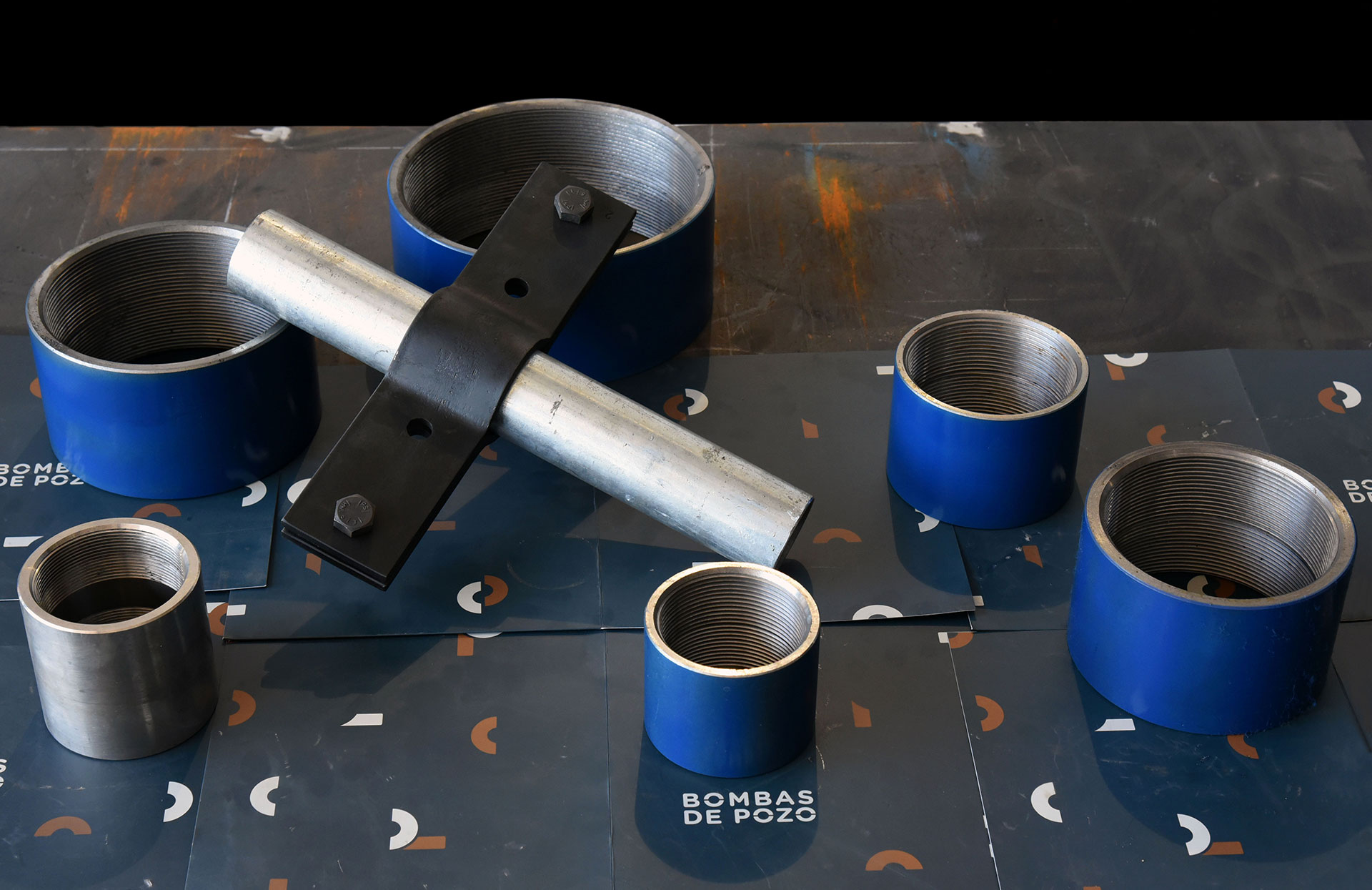 Coplas y abrazaderas metálicas para uso industrial